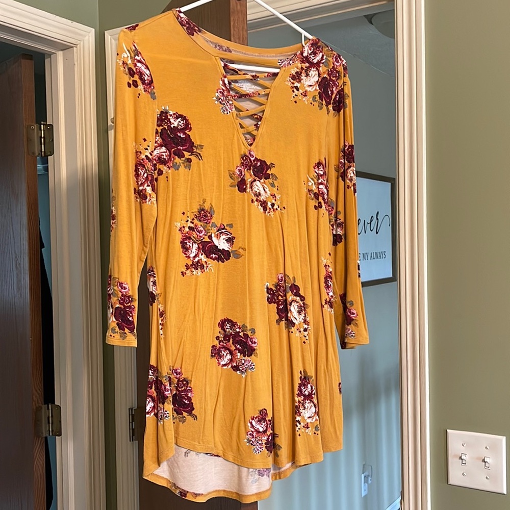 Maurice’s yellow top